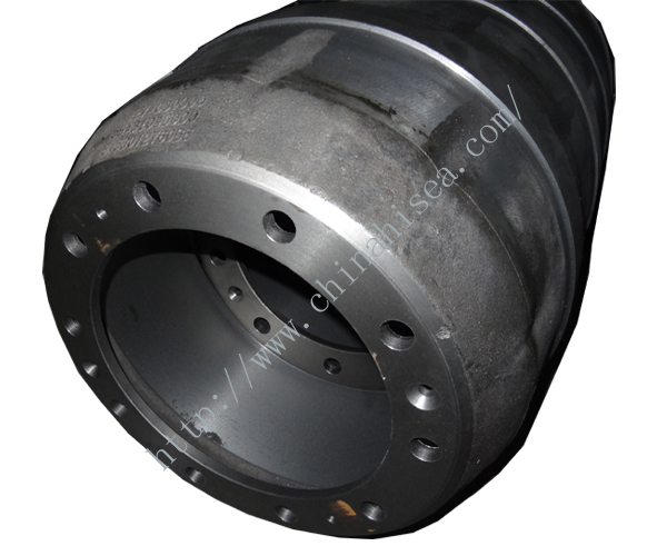 Rear wheel hub