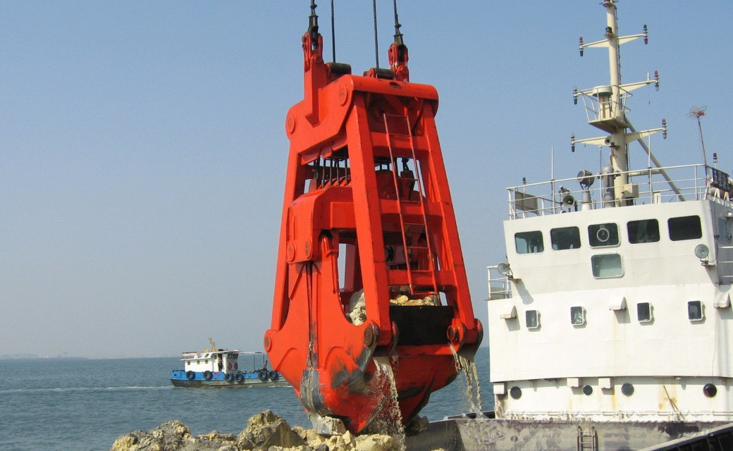 Underwater Dredging Grab Working picture.jpg