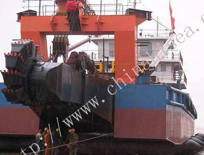 dredging cutting wheels on dredger.jpg