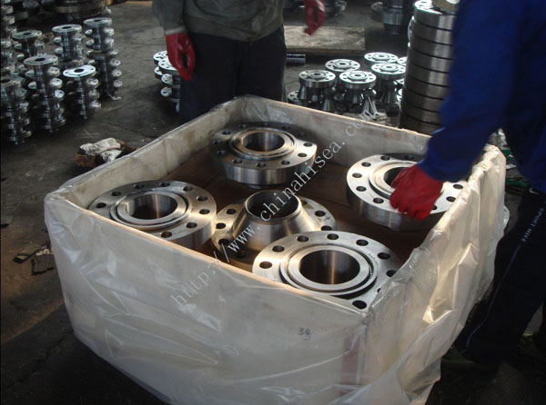 Carbon-steel-marine-flanges-store-and-packing-1.jpg