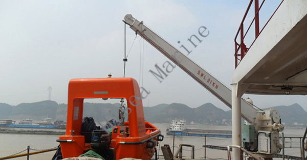 21KN-Hydraulic-Fast-Rescue-Boat-Davit-On-Ship.jpg